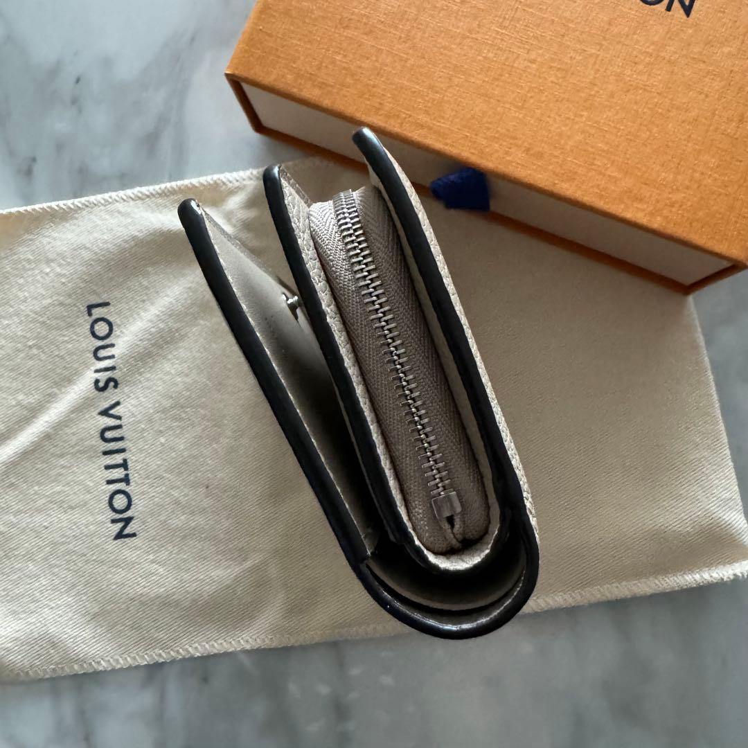 新品　正規品　ルイヴィトンモノグラ ム　マヒナ クレア 二つ折り財布