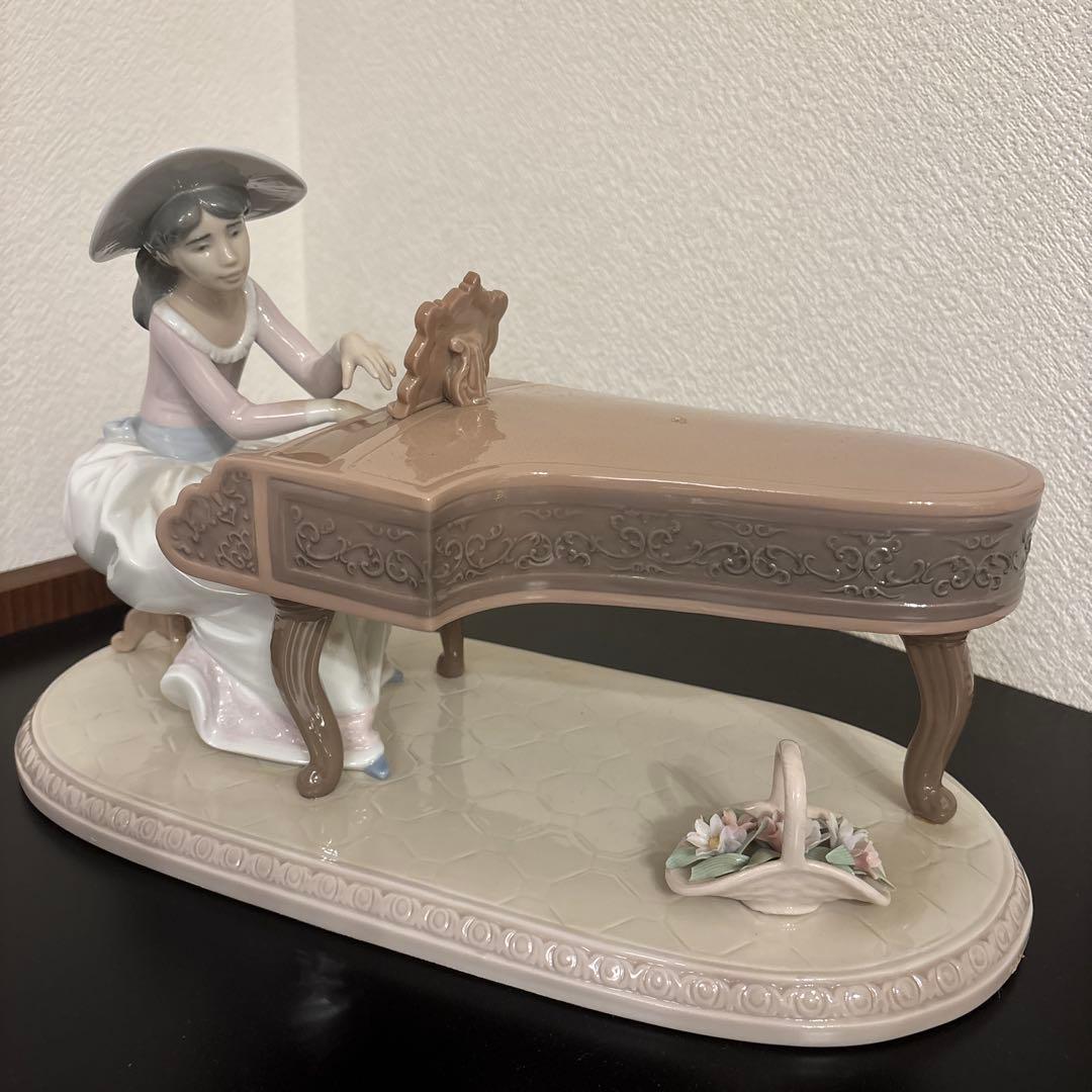 LLADROリヤドロピアノを弾く少女 陶器 置物