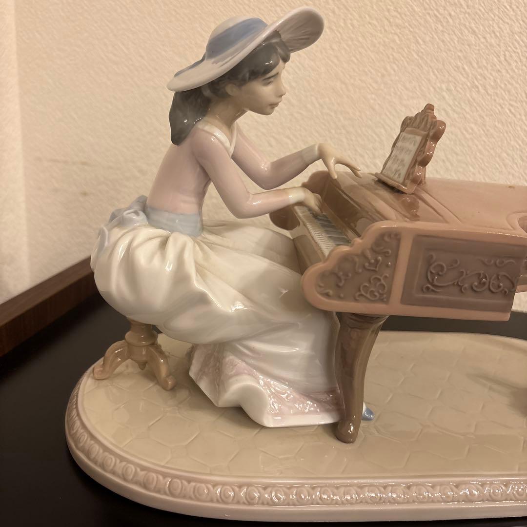 LLADROリヤドロピアノを弾く少女 陶器 置物