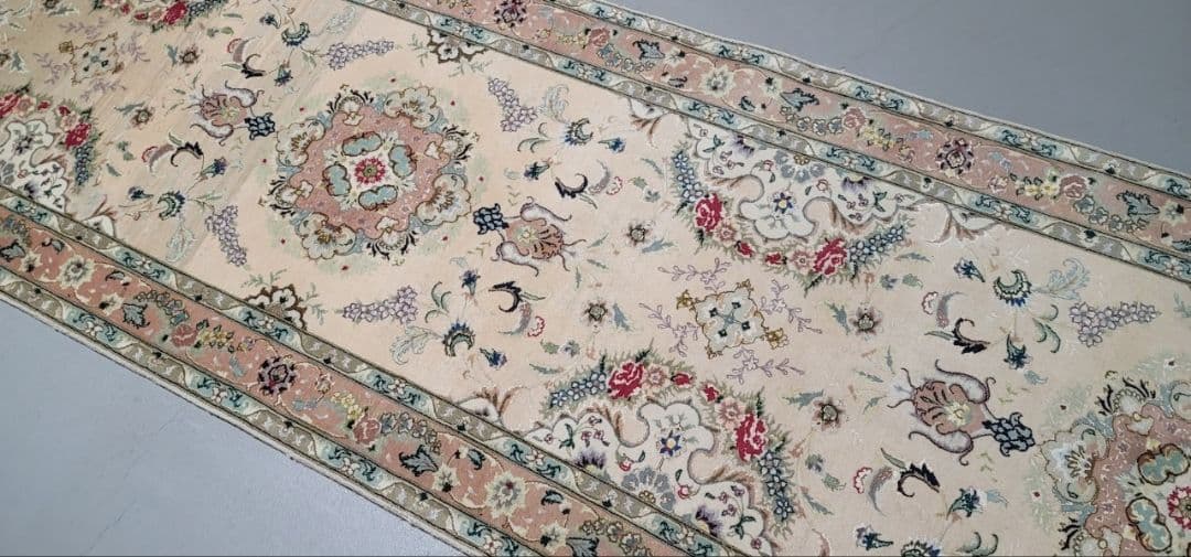 ペルシャ絨毯100%手織天然素シルクウールタブリーズ産本物サイズ420×93cm