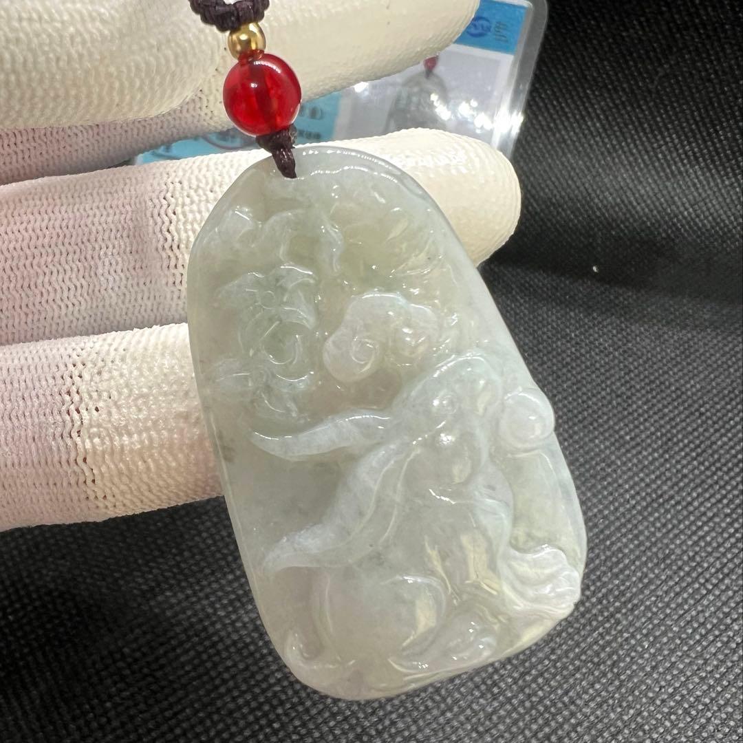 天然Aランク翡翠玉兎彫り(月のうさぎ)手作りペンダント鑑定書付き AB1025