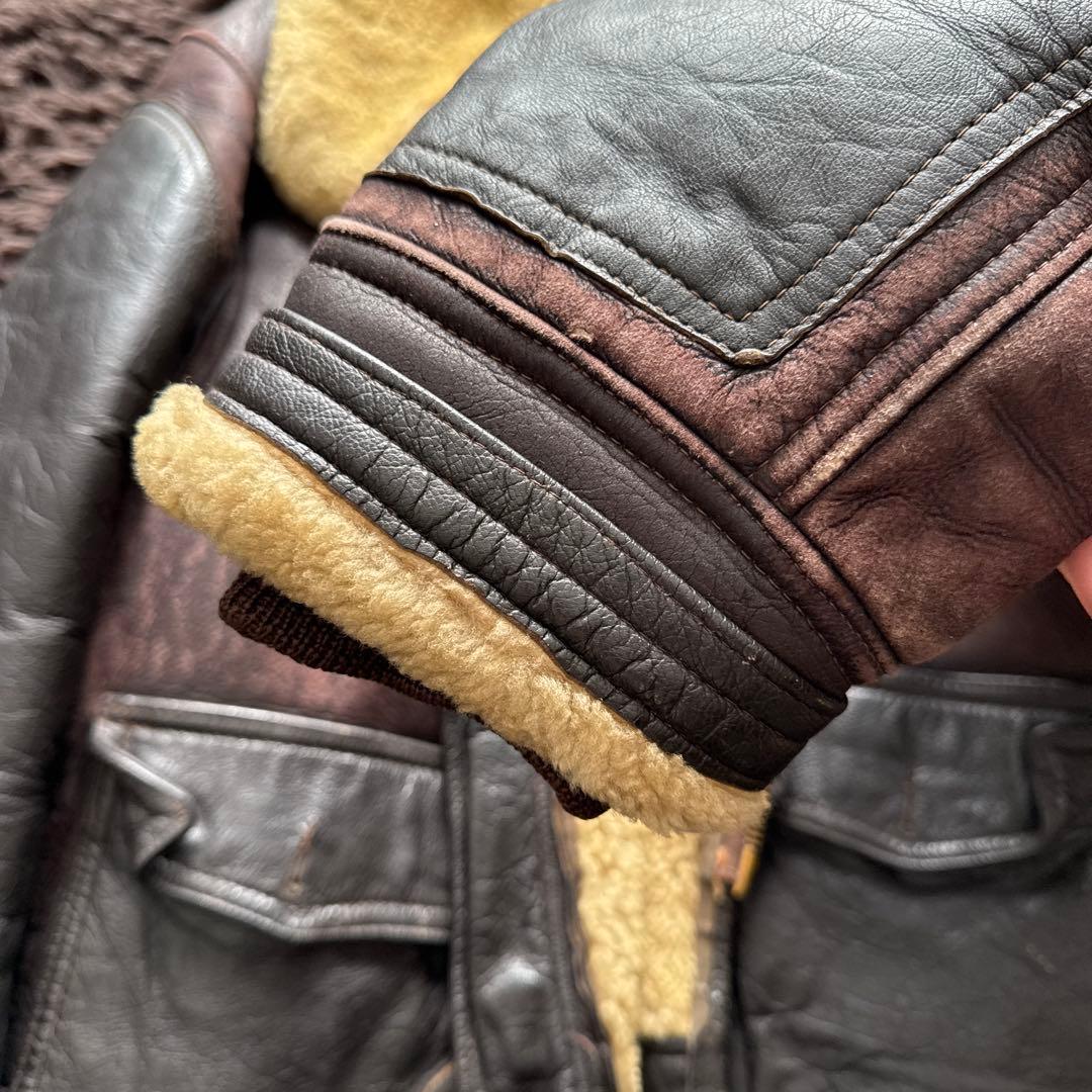 再評価3倍以上価値‼️お宝‼️フライトジャケット米国海軍仕様M445皮の素材を変更