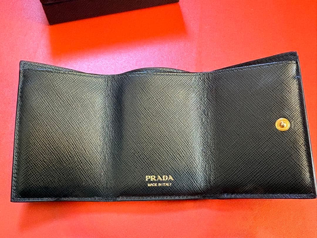 PRADA ブラックレザー 三つ折り財布　ミニウォレット