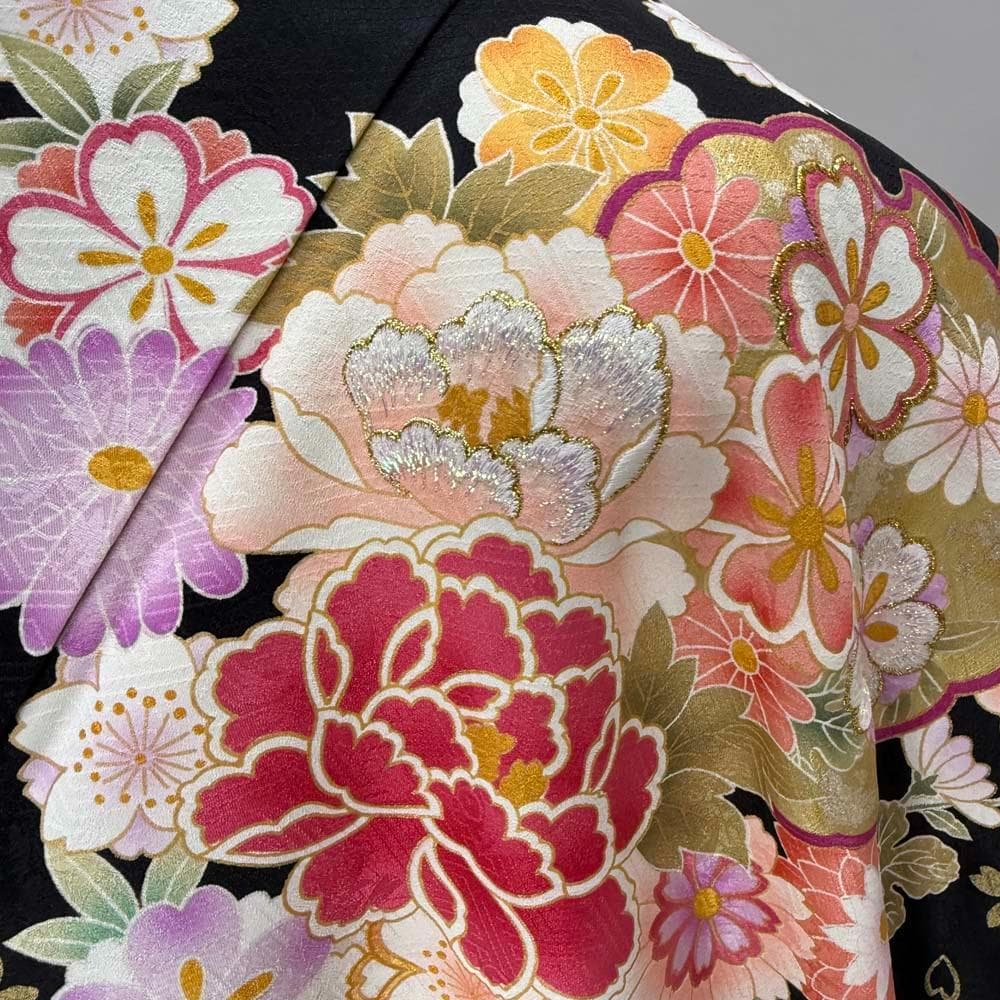 振袖 正絹 黒 古典花柄 裄68.3㎝ 成人式 中古 c-79