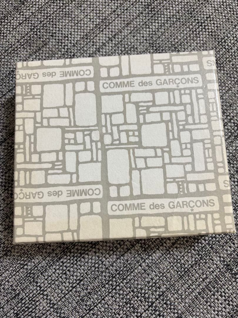 コムデギャルソンCOMME des GARÇONS 二つ折り財布　ブラック