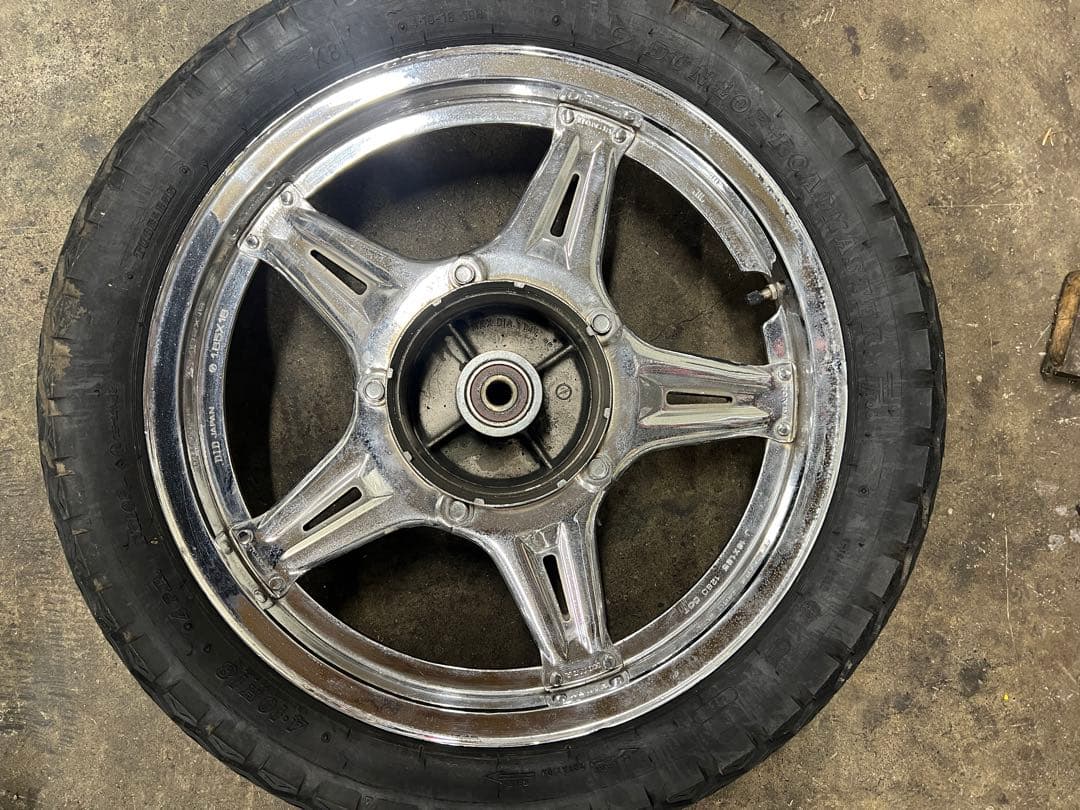 cb400t ホイール前19インチ　後18インチ