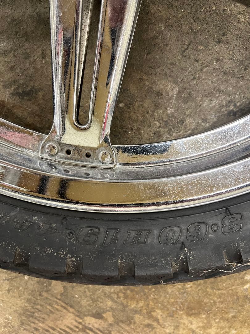 cb400t ホイール前19インチ　後18インチ