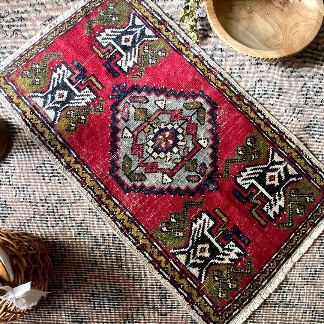 54×96 アンティークレッド　小さなメダリオン　トルコヴィンテージラグ