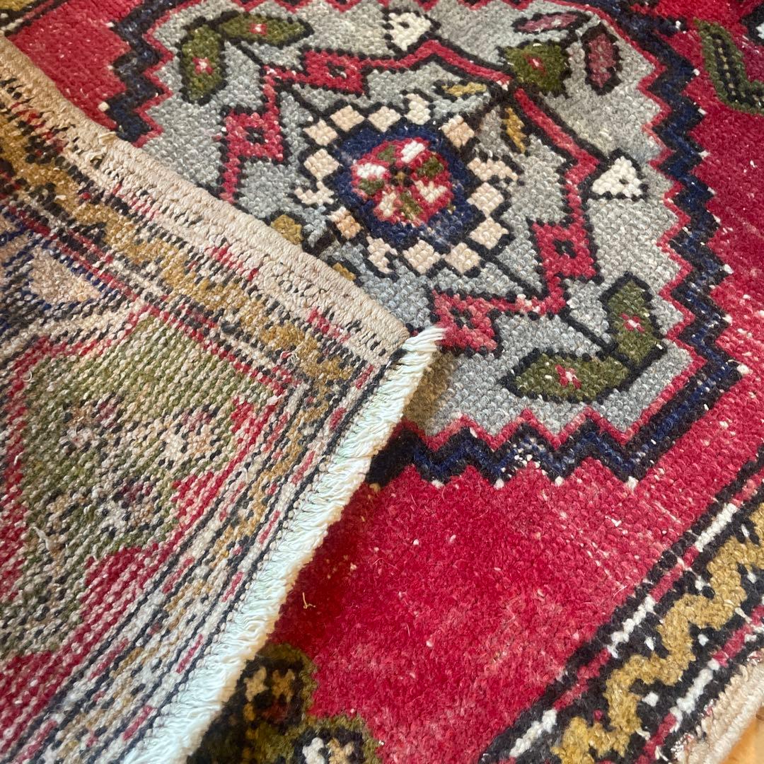 54×96 アンティークレッド　小さなメダリオン　トルコヴィンテージラグ