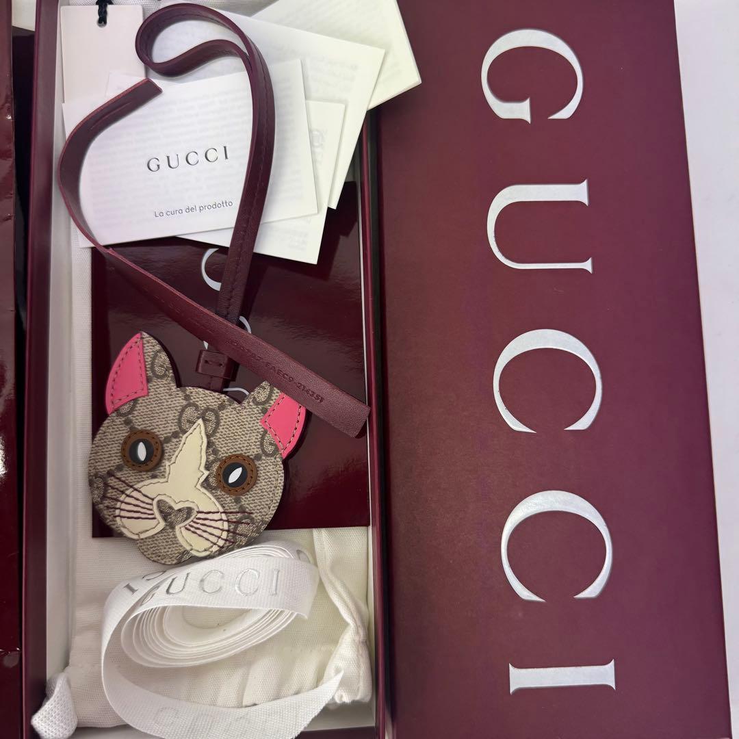 未使用品✨GUCCI　キャットシェイプバッグチャーム　猫モチーフ　現行品