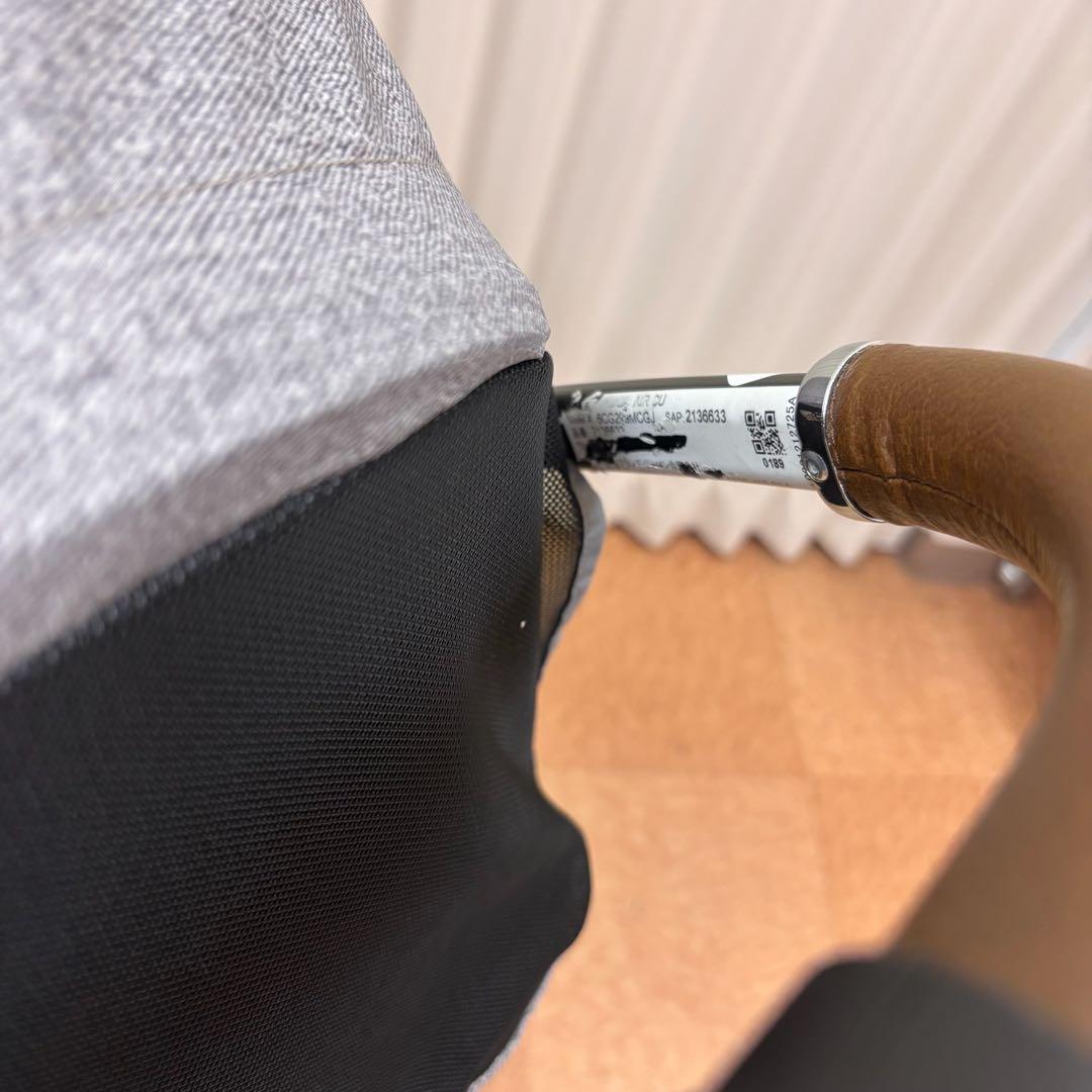 クリーニング済☆美品☆　アップリカ　マジカルエアー　クッション　革調・マグネット