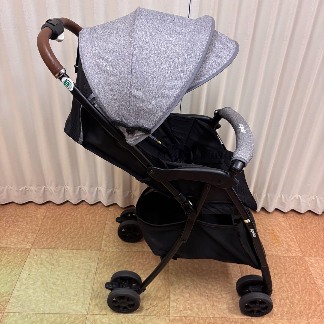 クリーニング済☆美品☆　アップリカ　マジカルエアー　クッション　革調・マグネット