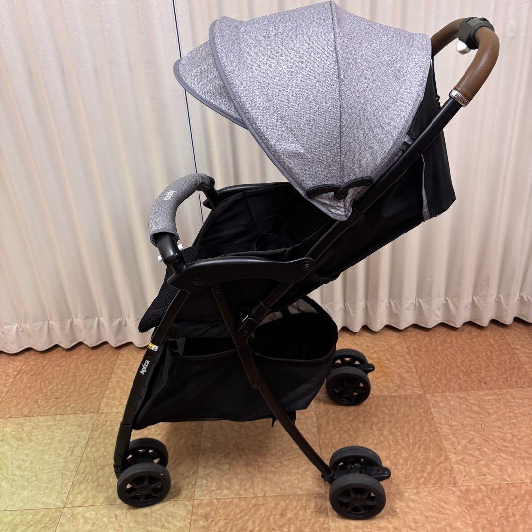 クリーニング済☆美品☆　アップリカ　マジカルエアー　クッション　革調・マグネット