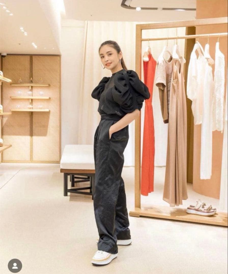 LUDLOW ブラック パフスリーブ トップス