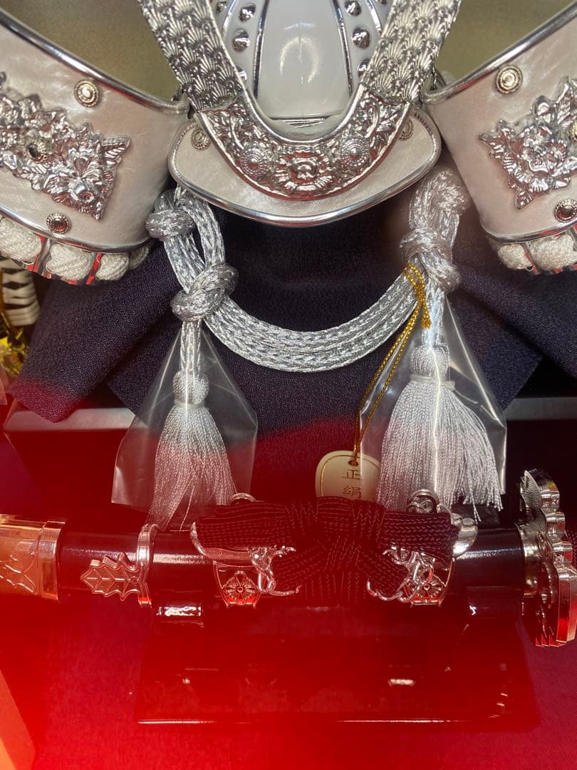 東京久月　五月人形　シルバー兜飾り　白塗りガラスケース入