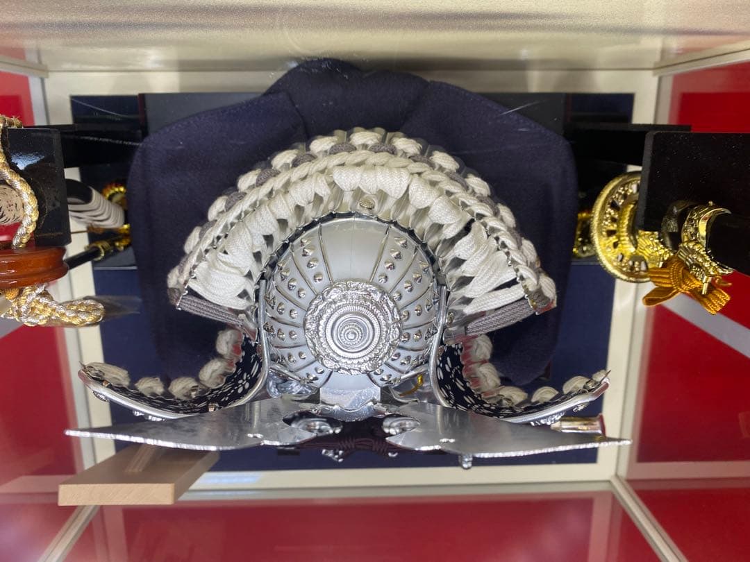 東京久月　五月人形　シルバー兜飾り　白塗りガラスケース入