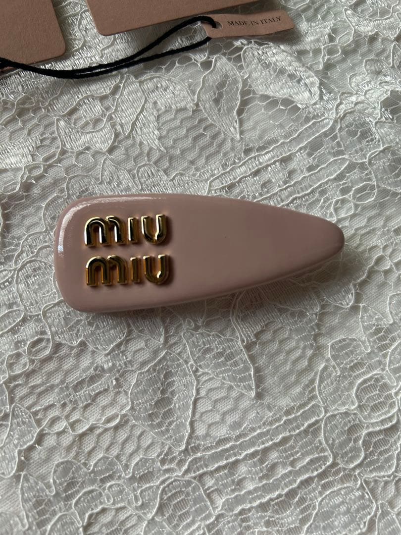 miu miu パテントレザー ヘアクリップ　極美品