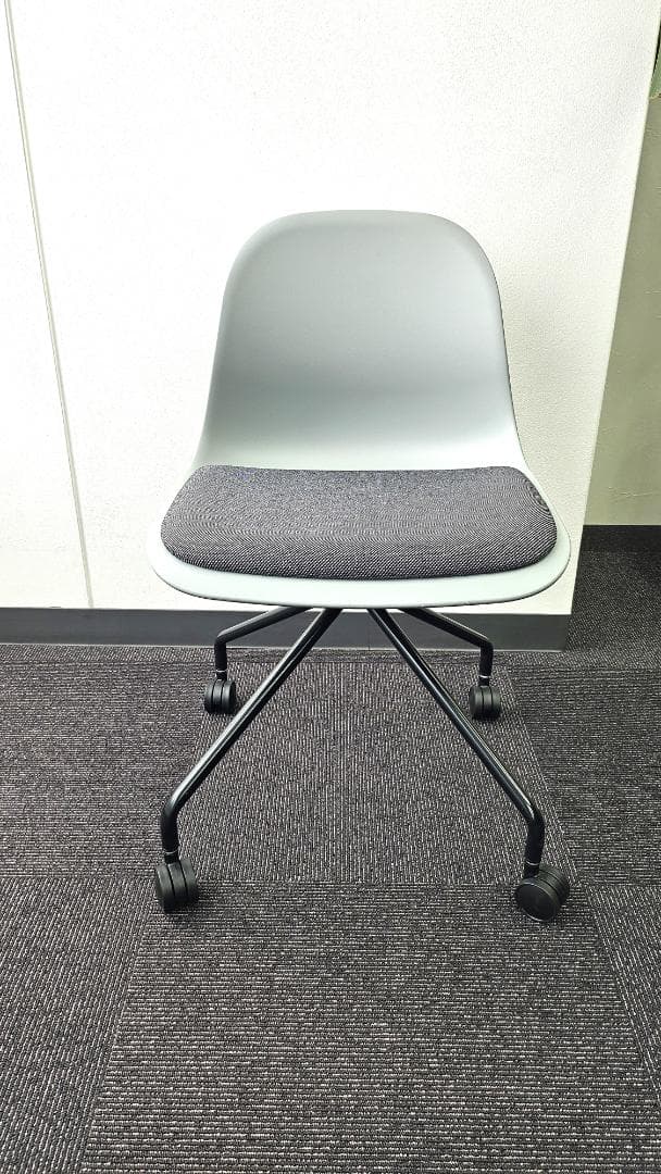 【美品】ITOKI　nino(ニーノチェア)　ミーティングチェア・多目的チェア
