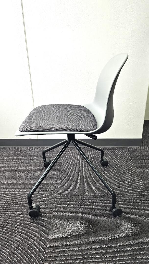 【美品】ITOKI　nino(ニーノチェア)　ミーティングチェア・多目的チェア