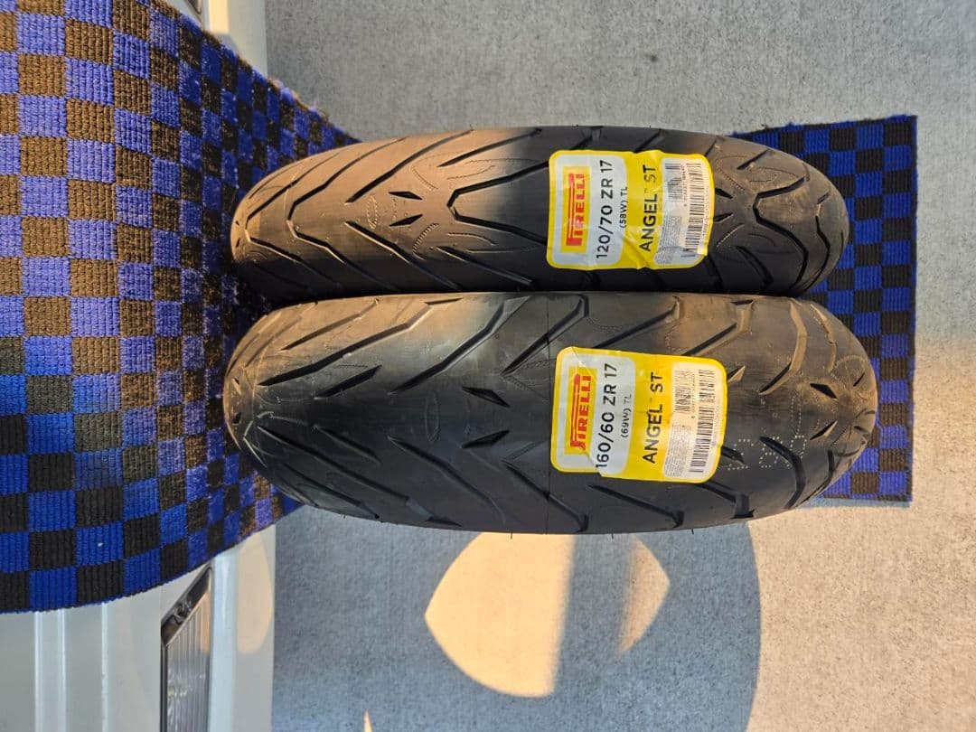Pirelli ANGEL ST タイヤ