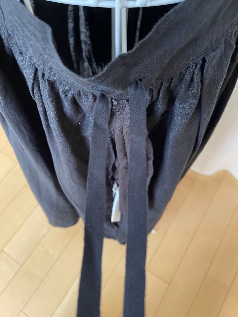 nest robe黒 サスペンダー付きロングスカート