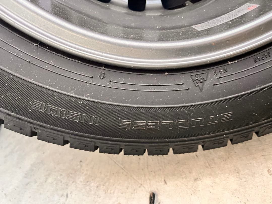 #01【バリ溝有り】ダンロップ　スタッドレスタイヤ4本セット　WM03