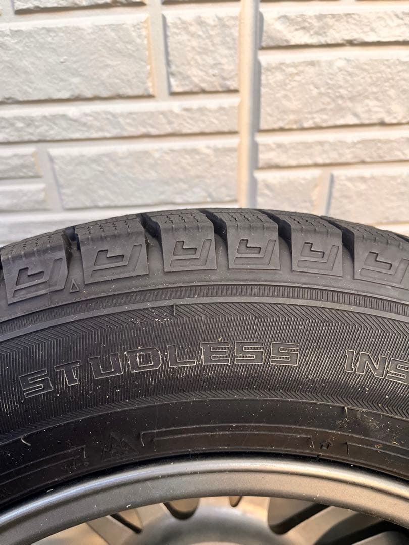 #01【バリ溝有り】ダンロップ　スタッドレスタイヤ4本セット　WM03