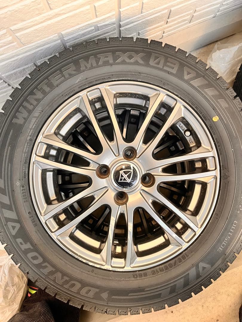 #01【バリ溝有り】ダンロップ　スタッドレスタイヤ4本セット　WM03