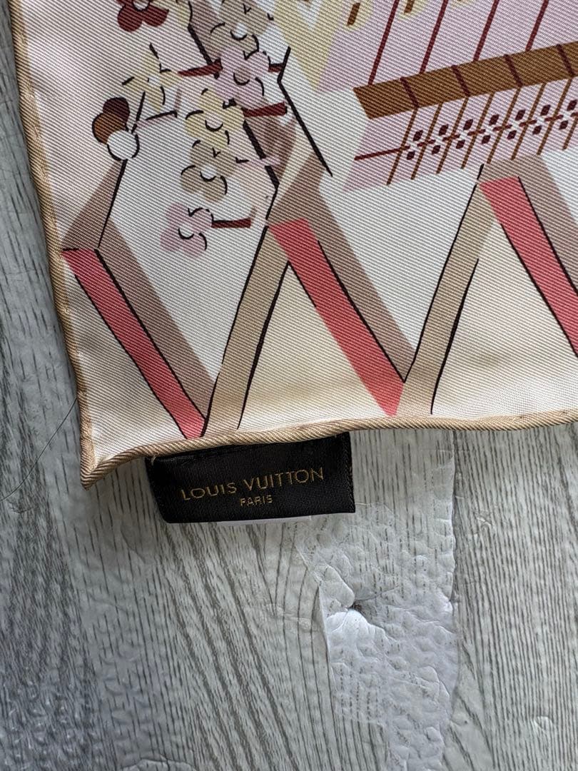 ルイヴィトン シルクスカーフ 大判 カレ ピンク ベージュ 総柄