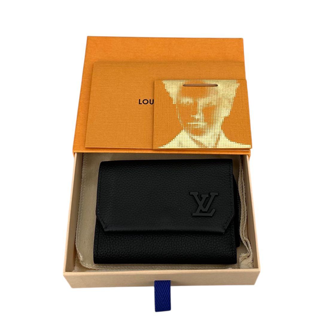 新品に近い ルイヴィトン パイロット ブラック 三つ折り財布 アエログラム