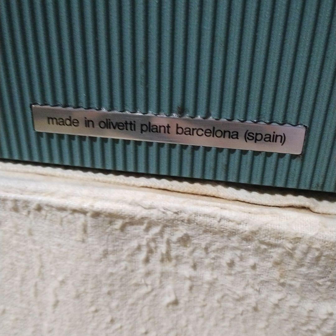 スペイン製　Olivetti lettera 32 タイプライター　ケース付き