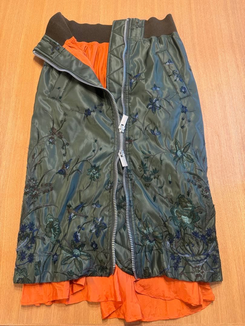 sacai サカイ　フラワーエンブロイダリー　ナイロンスカート　カーキ　フリル
