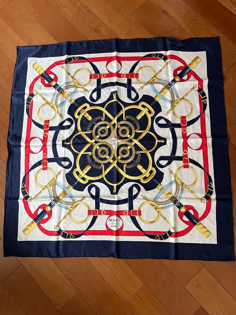 今日だけ最終値下げ　エルメス HERMES シルクスカーフ カレ90 黄金の拍車