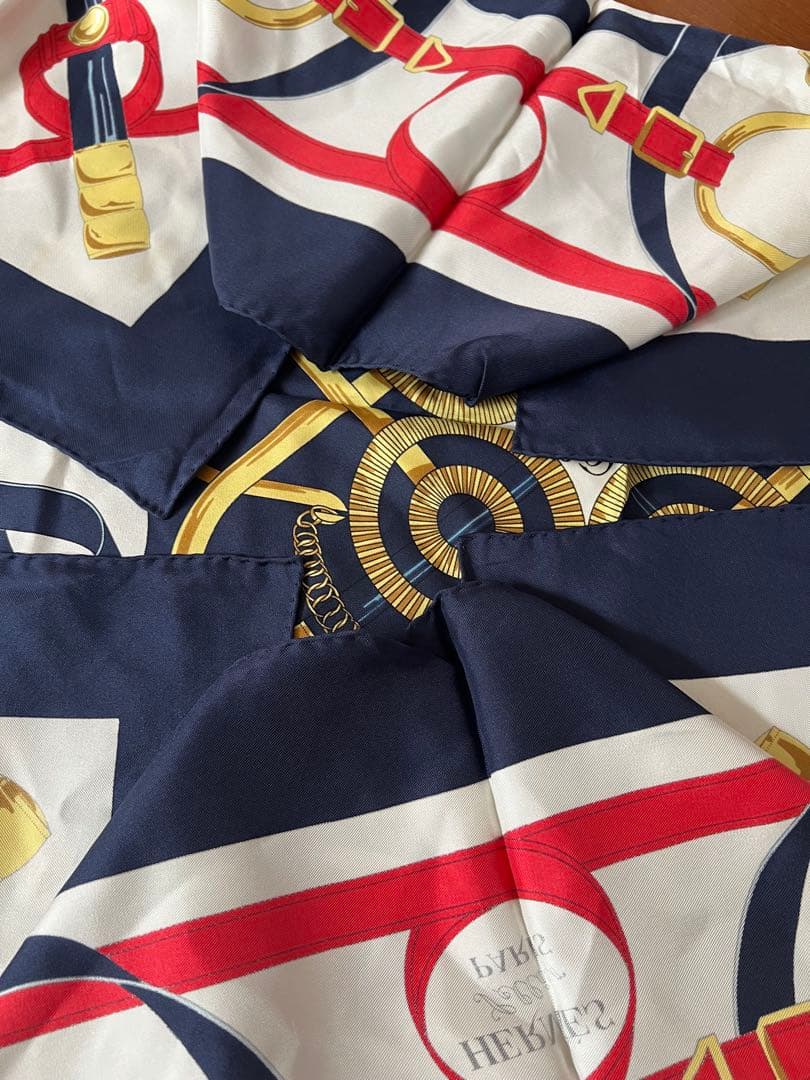 今日だけ最終値下げ　エルメス HERMES シルクスカーフ カレ90 黄金の拍車