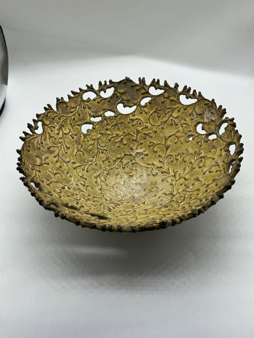 伊藤剛俊作　イッチン銀彩　蔦柄鉢