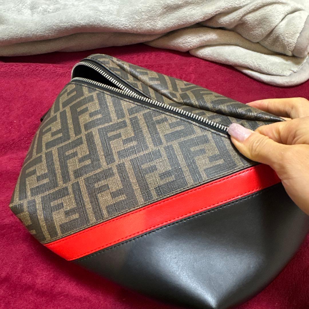 FENDI ボディバッグ ロゴパターン