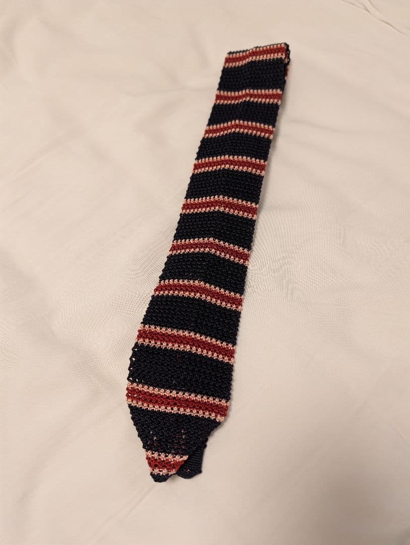 Liverano & Liverano リベラーノニットタイ（ネイビーレッド）