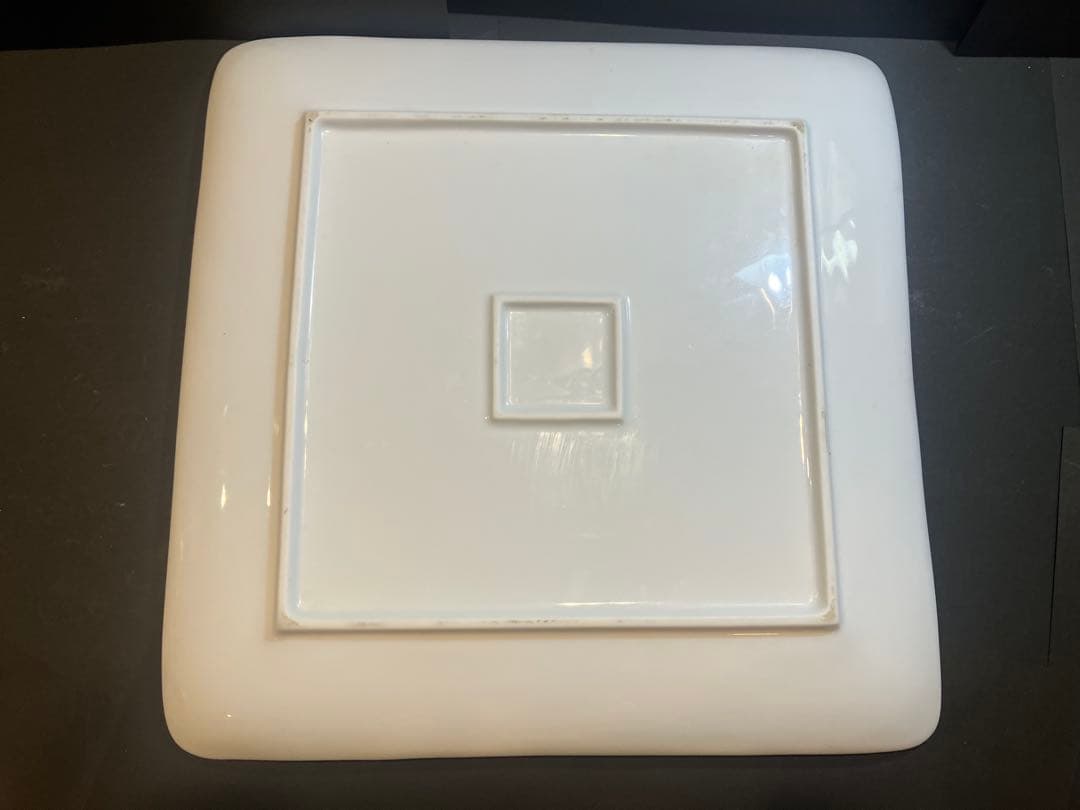 イザベル・ラム（IZABEL LAM） 大型•四角プレート　幅32.3cm