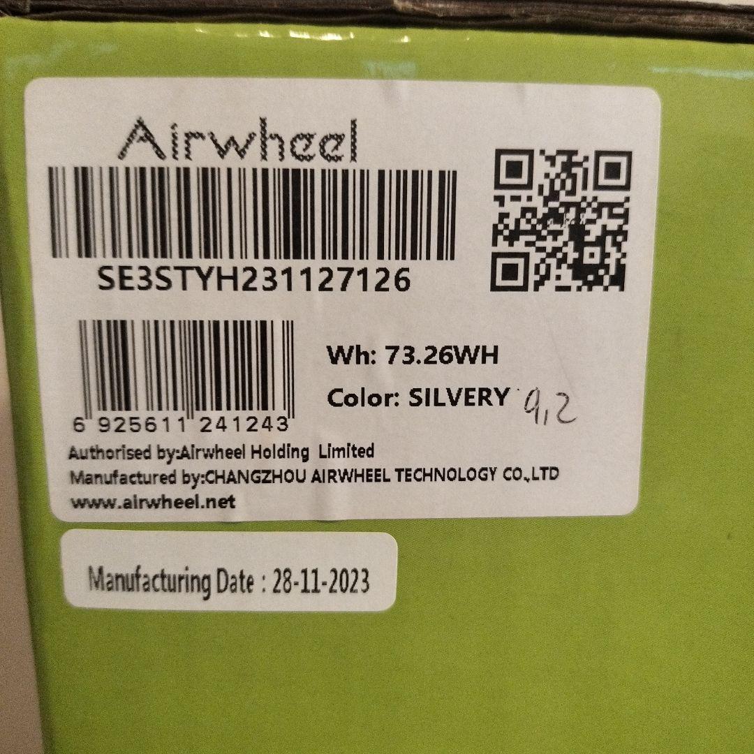 【週末5%OFFセール】エアホイール 電動スマートスーツケース シルバー 26L