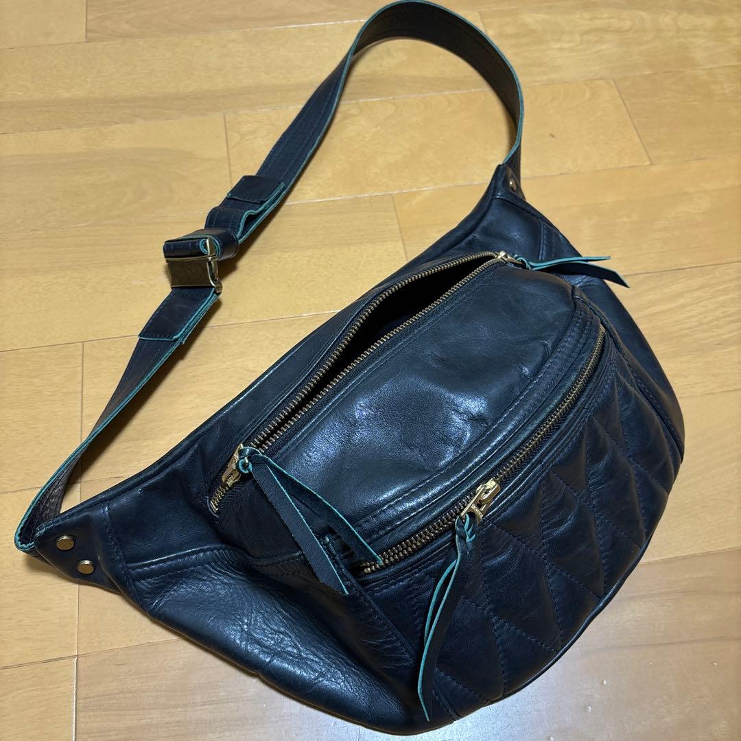 Y'2 LEATHERワイツーレザーホースハイド　ボディバッグ