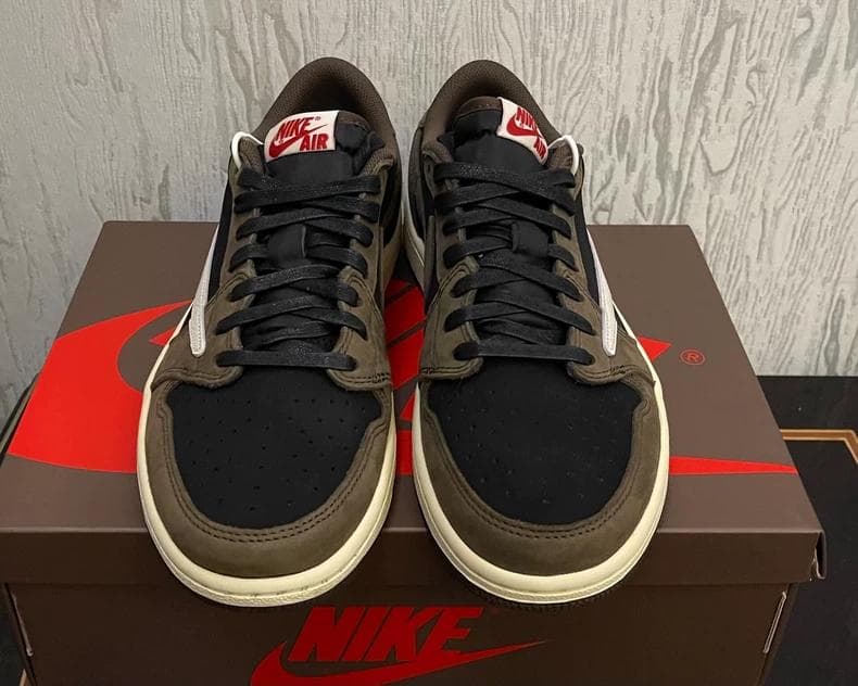 Travis Scott Nike Air Jordan 1 Low ダークモカ