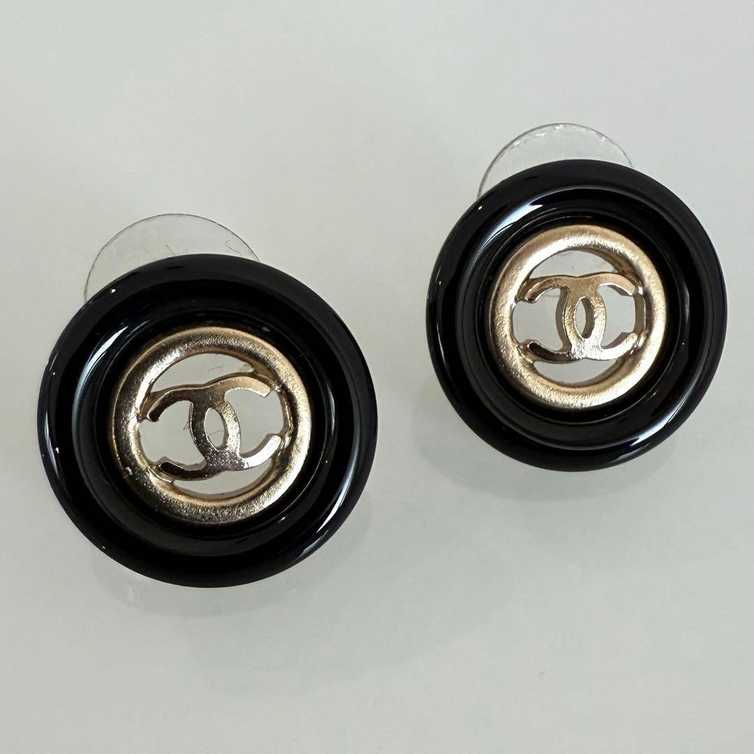 希少完売品 CHANEL【A18B】マトラッセピアス