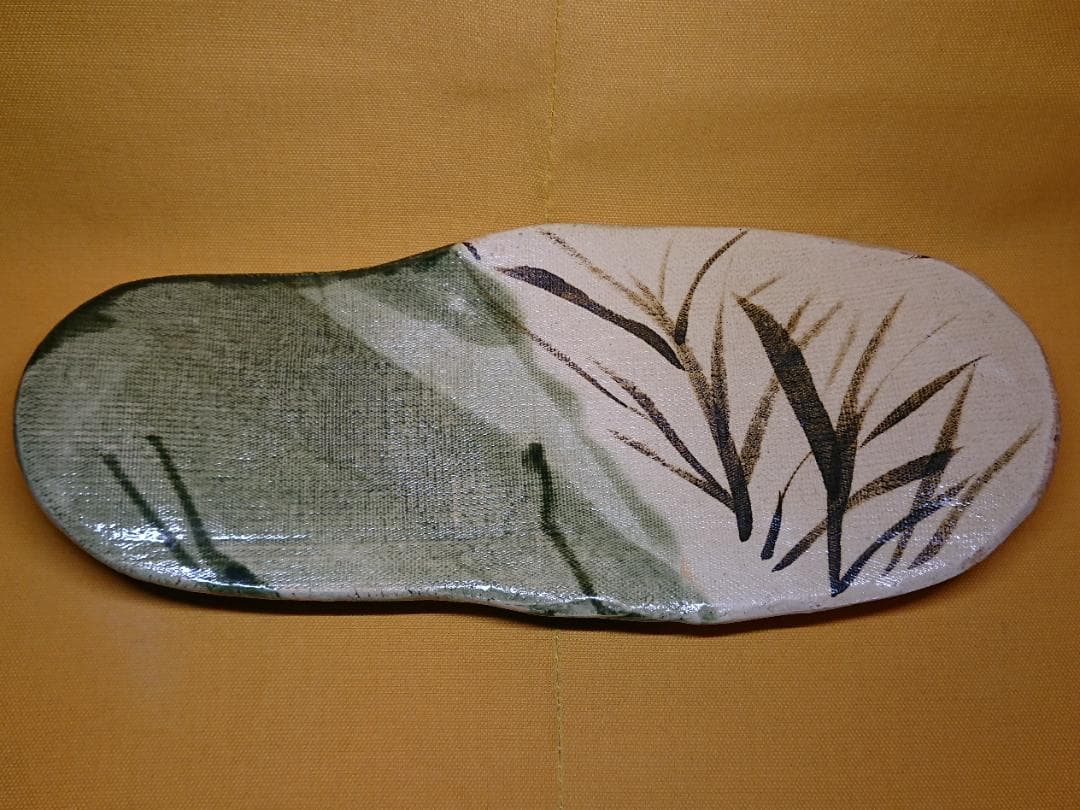 【美品】板皿　長皿　草文　陶器　置物　インテリア　工芸品　美術品　A3158