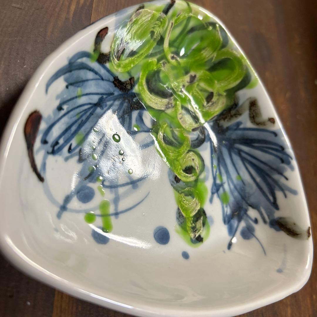 作家　陶芸作家　梅田純一　パイナップル　マスカット(白ぶどう) 三角皿