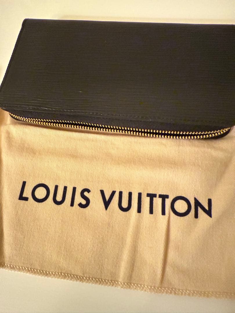 LOUIS VUITTON エピレザー ブラック フラグメントケース
