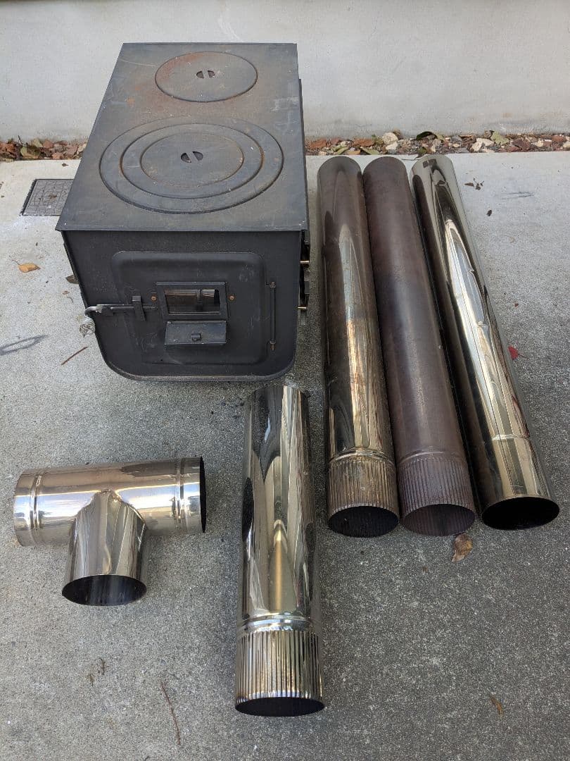 たんじ　　新保製作所　角型窓付薪ストーブ　ガードあり　煙突付き