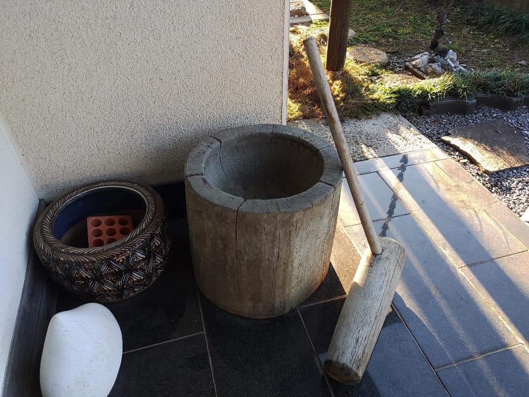 c*j様 【引き取り限定】お正月の餅つき大会に！　臼（うす）と杵（きね）