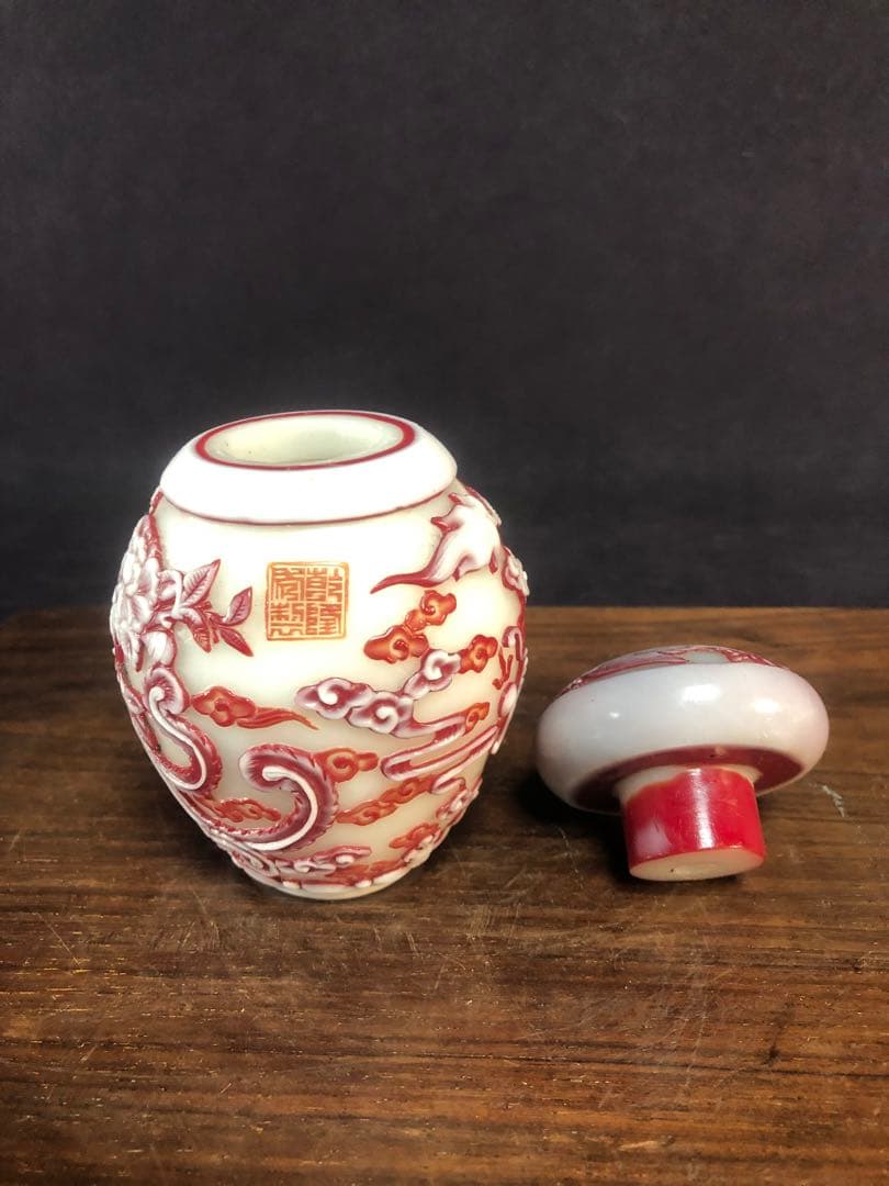 乾隆ガラス蓋もの　龍鳳模様二色彫刻