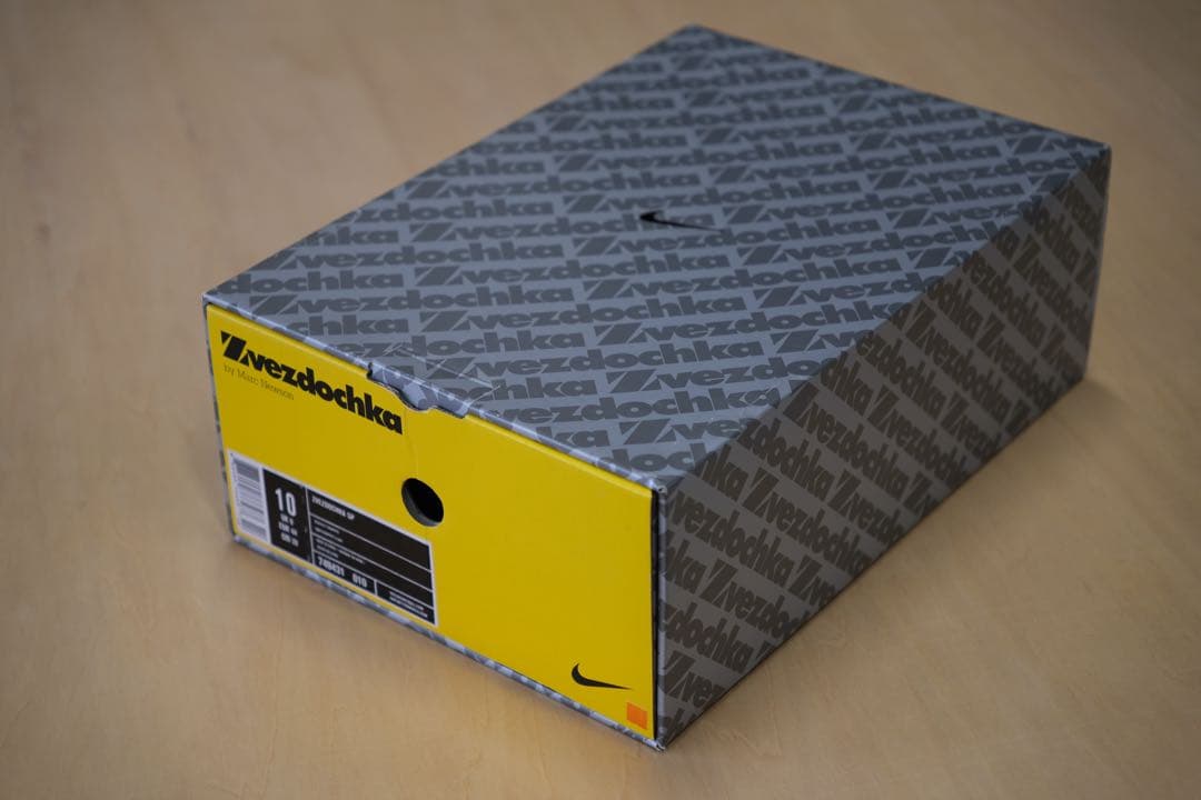 NIKE / ZVEZDOCHKA シュベドッカ / マーク・ニューソン