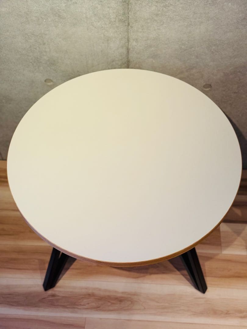 KANADEMONO カフェテーブル リノリウム天板 × スチール脚　φ70cm